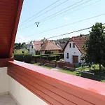 Badacsony Apartmanhaz * בדקסוניטומאי
