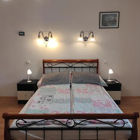 Badacsony Apartmanhaz *